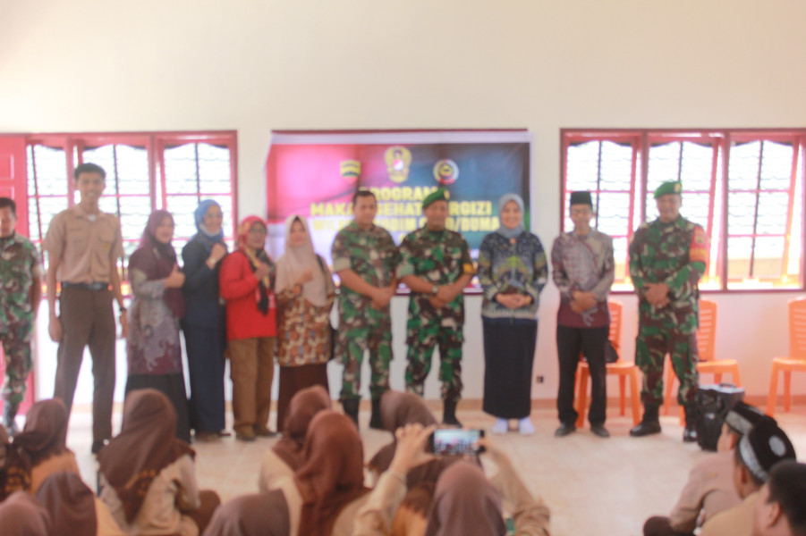 Pasiter Kodim 0320 Dumai Mewakili Dandim 0320/Dumai Serahkan Dukungan Makanan Bergizi