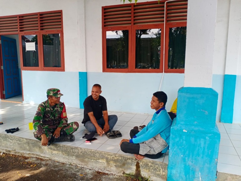 Babinsa Koramil 06/Merbau Perkuat Silaturahmi Warga Kampung Pancasila Teluk Belitung