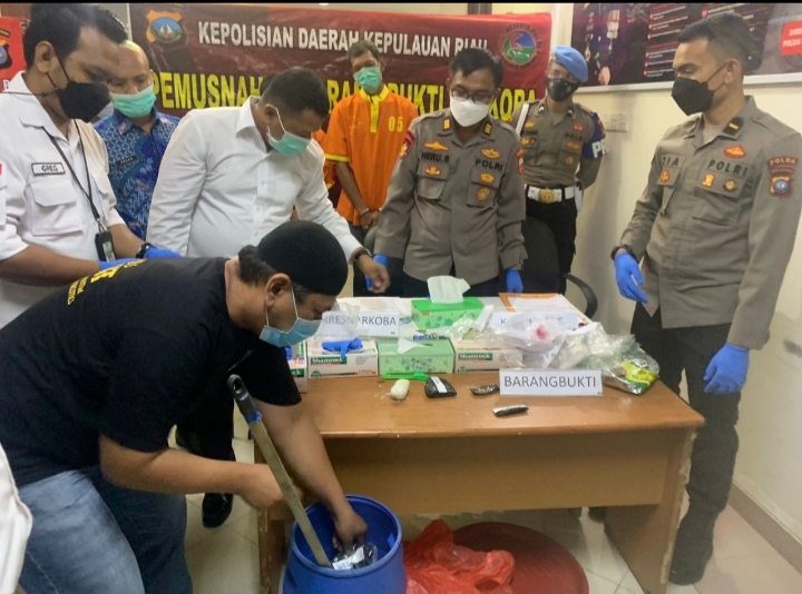 Ditresnarkoba Polda Kepri Gelar Pemusnahan Barang Bukti Narkotika Jenis Sabu