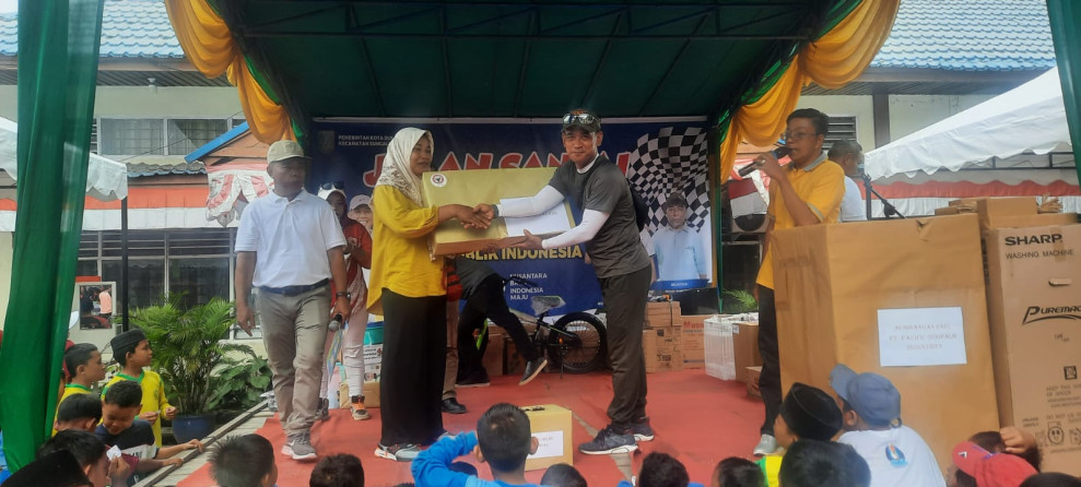 Meriahkan HUT RI ke-79, Babinsa dan UPIKA Gelar Gerak Jalan Santai di Kec. Sei Sembilan
