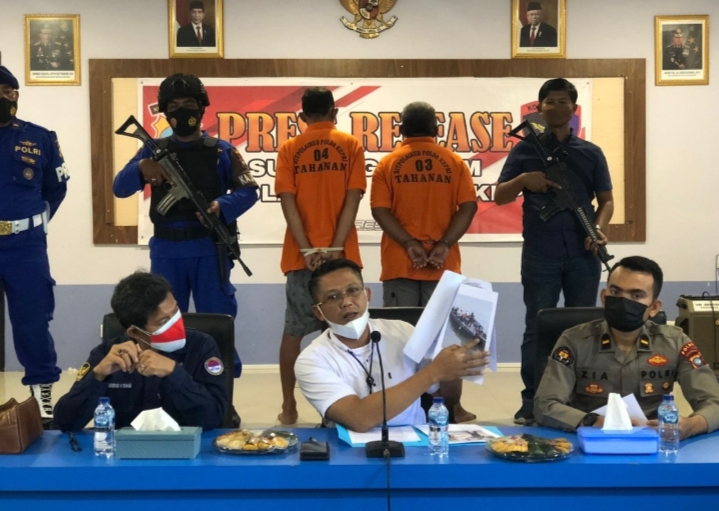 Ditpolairud Polda Kepri Berhasil Amankan 2 Orang Tersangka Jaringan Pengiriman PMI Ilegal