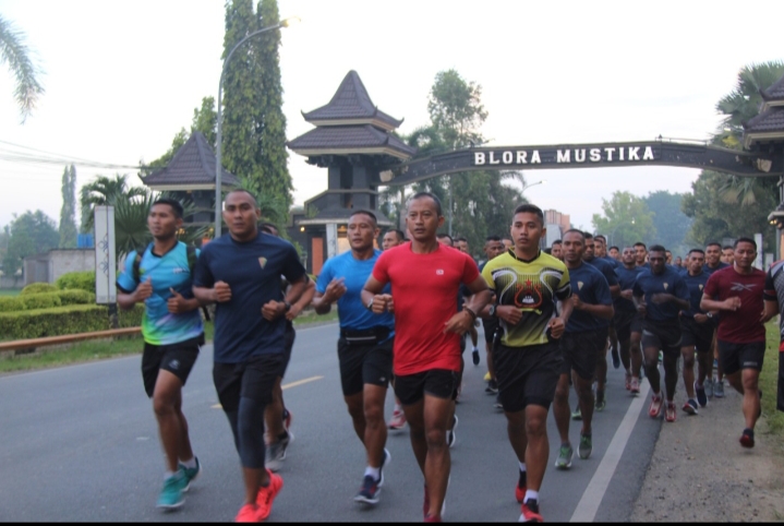 Danrem O73/MKT Laksanakan Happy Run Bersama Seluruh Prajurit Alugoro