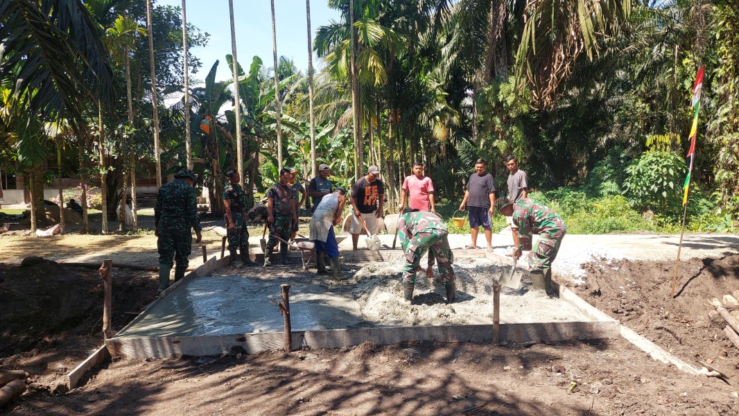 Semangat TMMD ke 124 Kodim 0320 Dumai Bersama Rakyat.Goro Pengecoran di Atas Box Culvert Kelurahan Bukit Kayu Kapur