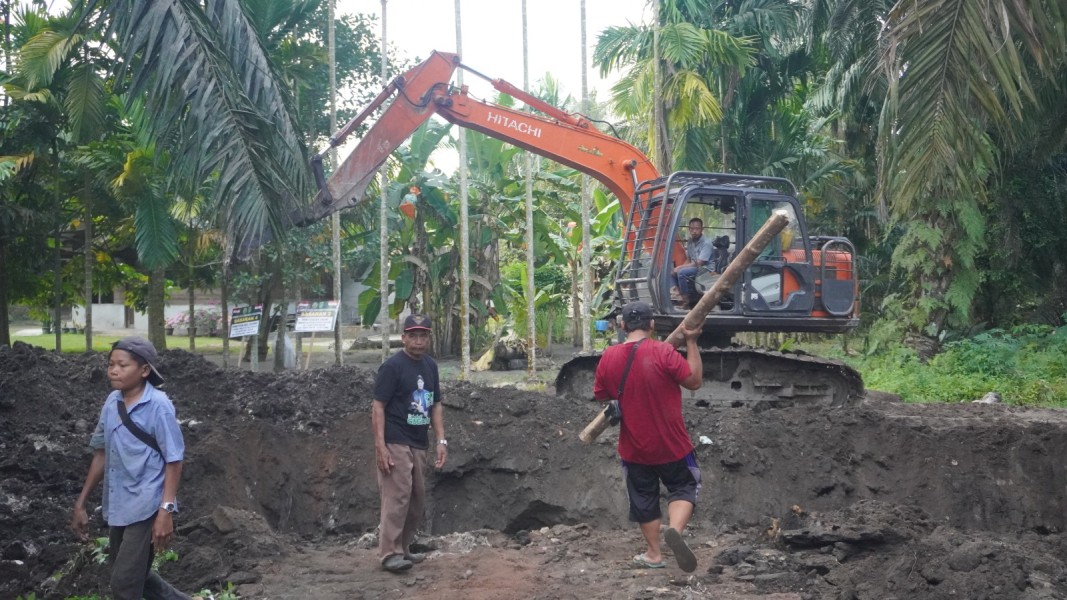 Satgas TMMD ke 124 Kodim 0320/ Dumai Melaksanakan Pengerasan Jalan di Kelurahan Bukit Kapur