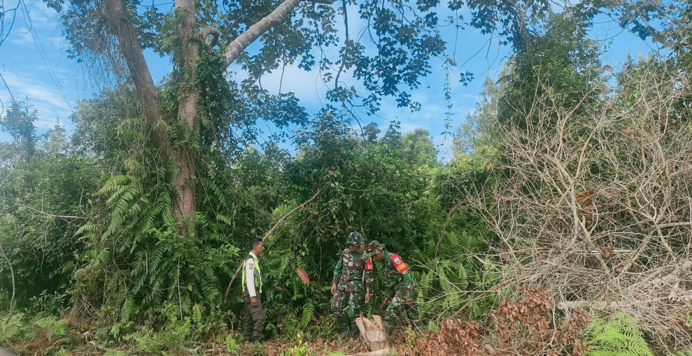 Babinsa Koramil 06/Merbau Ajak Warga Desa Mengkirau Peduli Lingkungan, Tolak Pembakaran Lahan