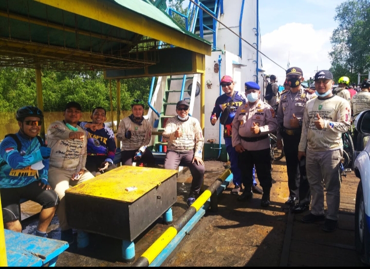 Kapolsek Sungai Apit Amankan Jalur Gowes Bupati Siak Jelajah Sejarah Napak Tilas Perjuangan Sultan ke II