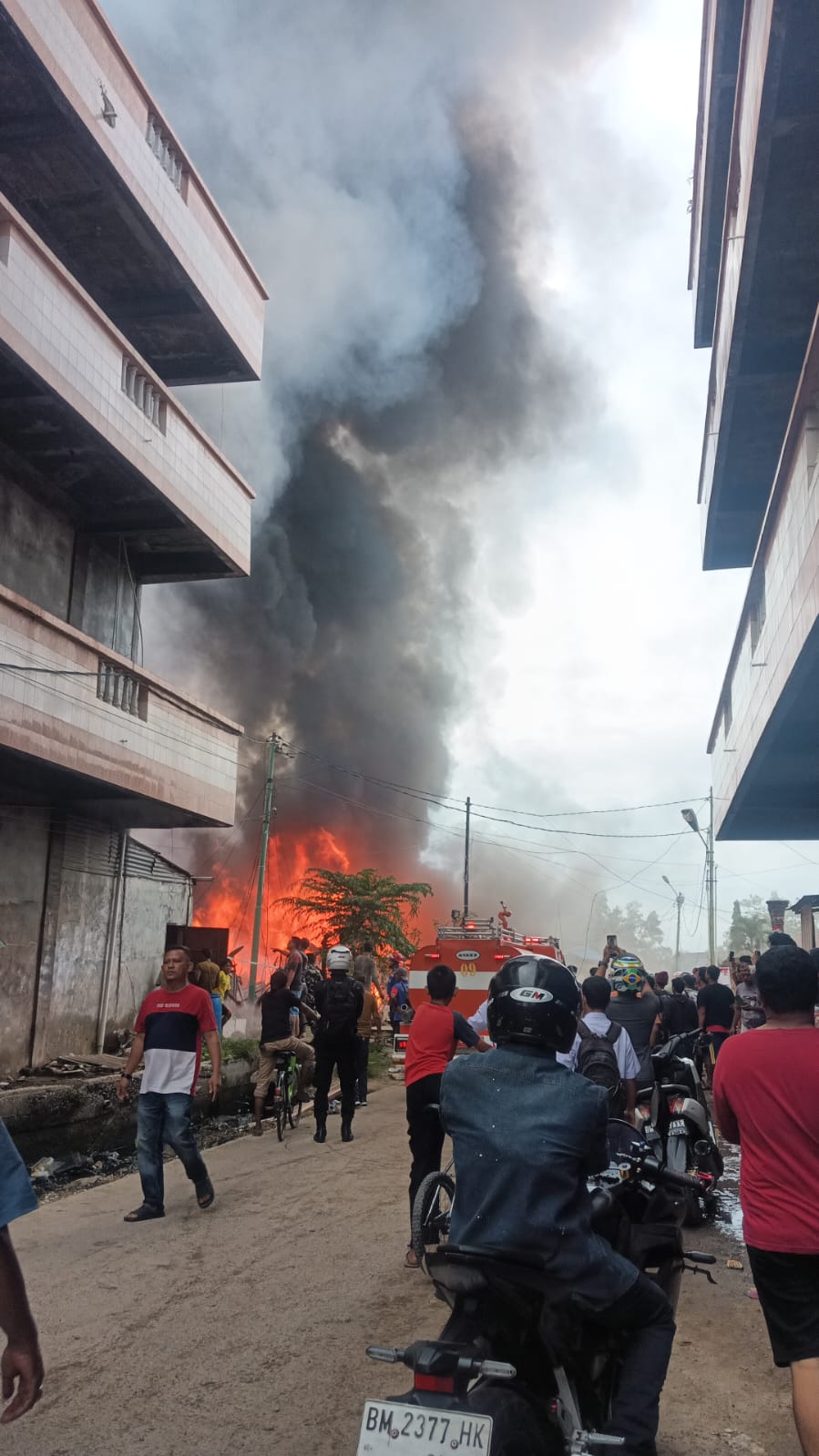 Rumah Papan Di Pelabuhan Rakyat Petak Panjang Dumai Terbakar