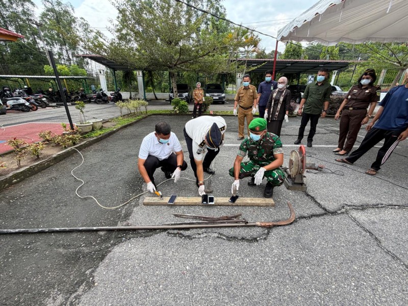 Kejari Rohul Musnahkan Barang Bukti 63 Perkara Narkotika dan 48 Perkara Oharda