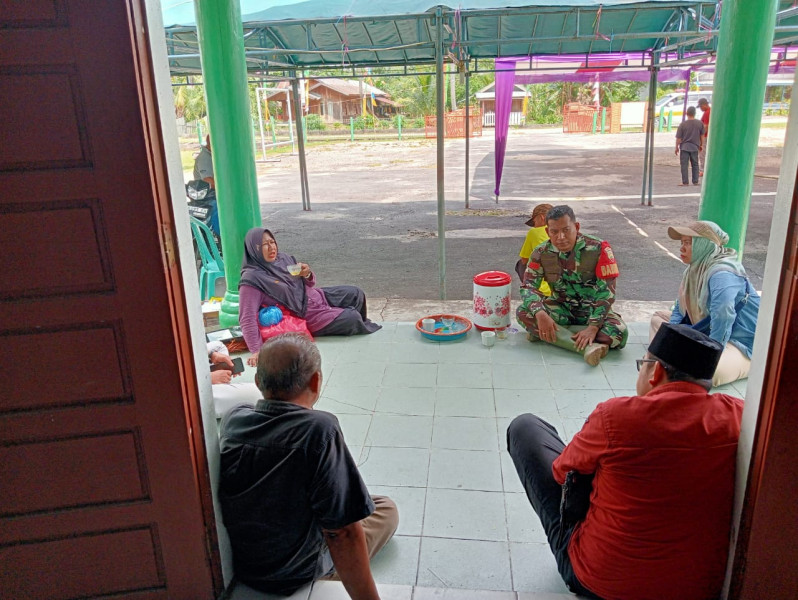 Babinsa Koramil 06/Merbau Tanamkan Nilai Pancasila di Kelurahan Teluk Belitung