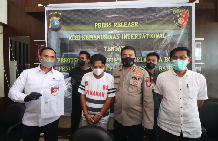 Ditreskrimum Polda Kepri Selaku Tim Subsatgas Penegakan Hukum Ops Misi Kemanusiaan Internasional Berhasil Amankan Tersangka PMI Ilegal