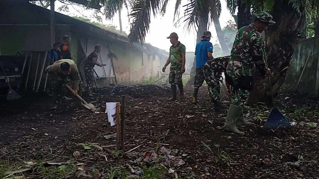 Perbaikan Fasilitas dan Gotong Royong Oleh Prajurit Kodim 0320/Dumai di Markas Komando