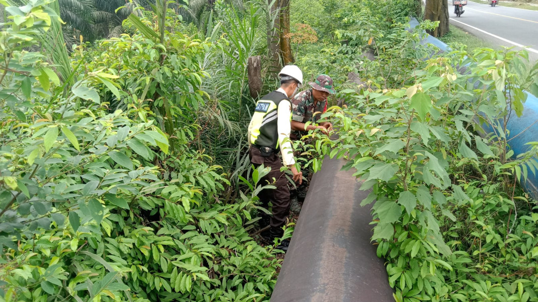 Personil Koramil 01/Dumai Sosialisasi Larangan Berjualan di Sepanjang Pipa Pertamina