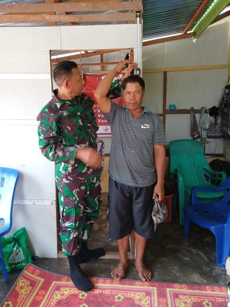 Babinsa Serka Aslim Lubis Melaksanakan Pemberian Himbauan Kesehatan di Pos Yandu Lansia