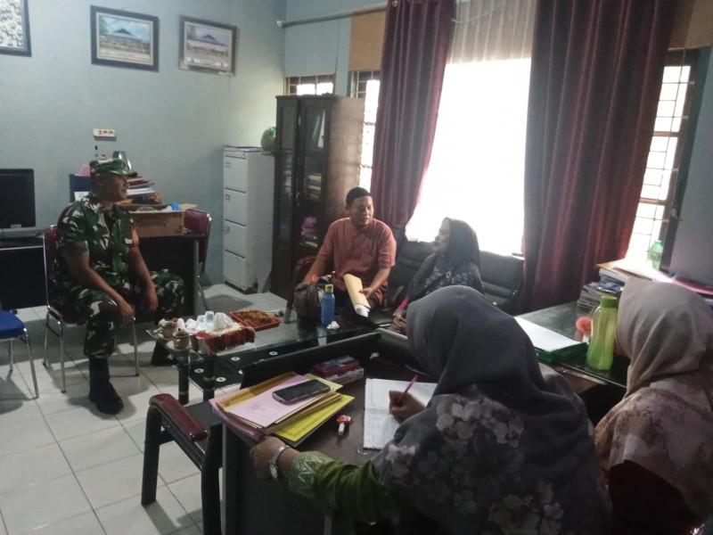 Sertu Ansari Tanamkan Nilai Pancasila di SMA Negeri 1 Merbau
