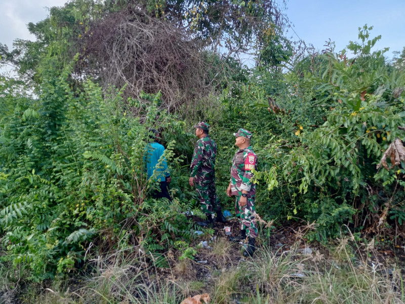 Patroli Karhutla di Desa Semukut, Serda A. Purba Ingatkan Bahaya Membakar Lahan