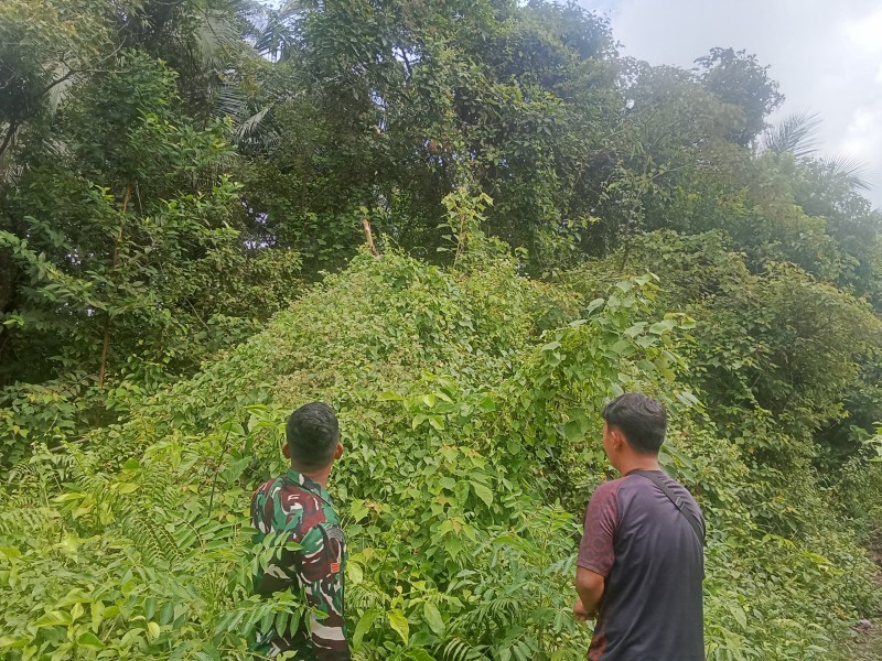 Patroli Babinsa di Tasik Putri Puyu, Warga Diingatkan Soal Ancaman Denda Miliaran Akibat Karhutla