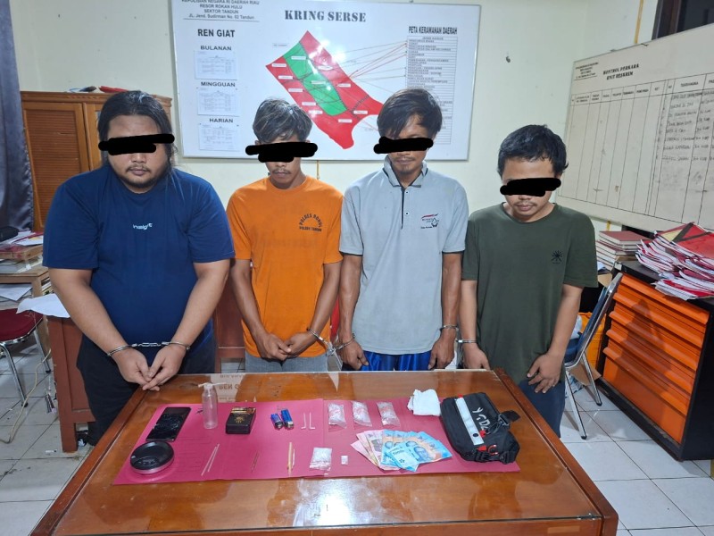 Dipimpin Iptu Mike Kurniawan Polsek Tandun berhasil Tangkap 4 Tersangka Narkoba, Sita 8,86 Gram Sabu di Desa Kumain Tandun