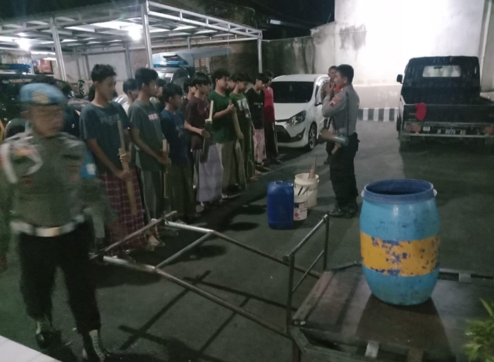 Meresahkan Dan Memicu Perkelahian, Polsek Sukolilo Amankan 26 Pemuda Dalam Operasi Tongtek