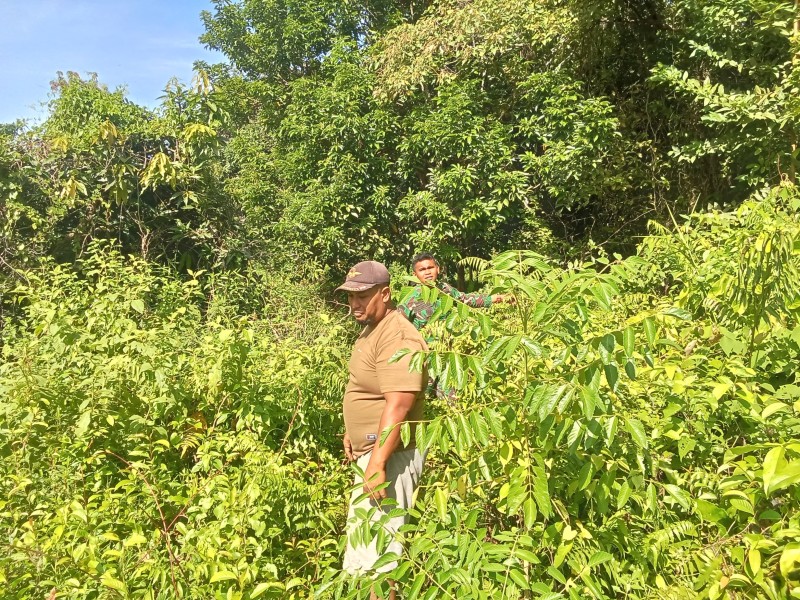 Tak Hanya Temui Warga Binaan, Babinsa Koramil 06/Merbau Turut Turun Langsung Awasi Wilayahnya