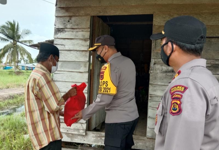 Kapolres Tanjabbar Gelar Baksos dan Tinjau Vaksinasi COVID-19 di Senyerang