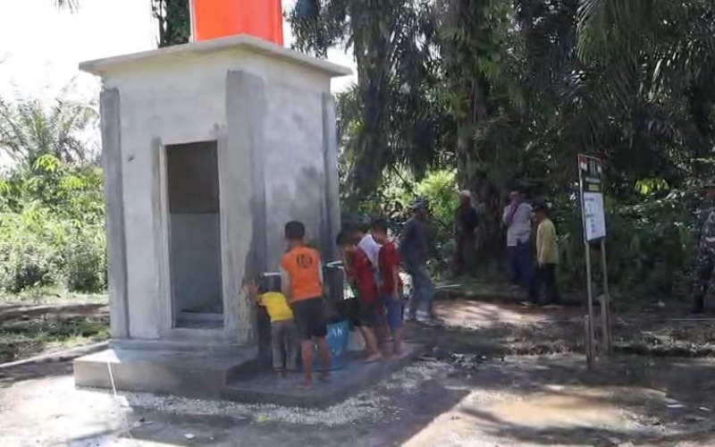 Siap Digunakan, Fasilitas Air Sumur Bor dan MCK yang Dibangun TMMD ke-124 Kodim 0320 Dumai di Kelurahan Bukit Kayu Kapur Mulai Rampung