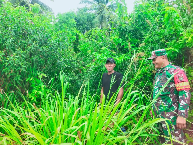 Antisipasi Karhutla, Babinsa dan Warga Laksanakan Patroli Rutin di Pulau Merbau