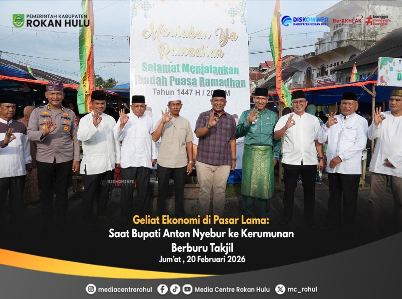 Geliat Ekonomi di Pasar Lama : Saat Bupati Anton Nyebur ke Kerumunan Berburu Takjil