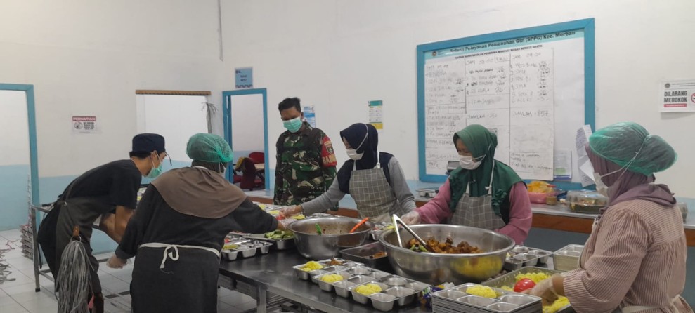 Bersama Babinsa, Program Gizi Dukung Semangat Belajar Anak Meranti