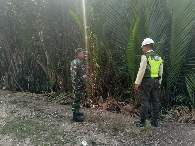 TNI Bersama Warga Desa Semukut Kompak Jaga Lingkungan dari Ancaman Karhutla