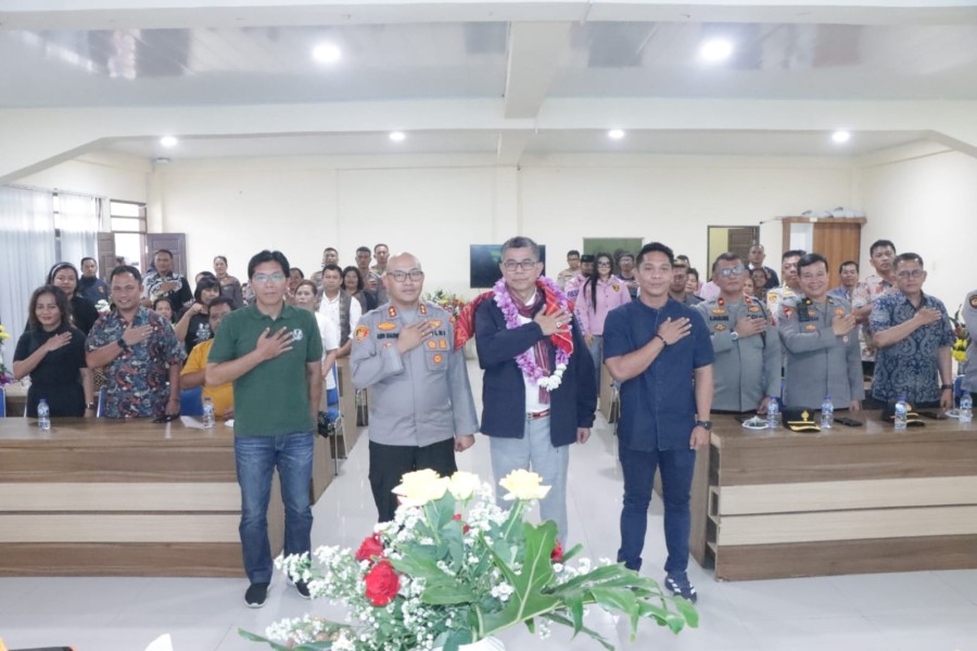 Bunga untuk Keadilan : Hinca Panjaitan Ajak Polres Karo Tebarkan Keharuman Pelayanan