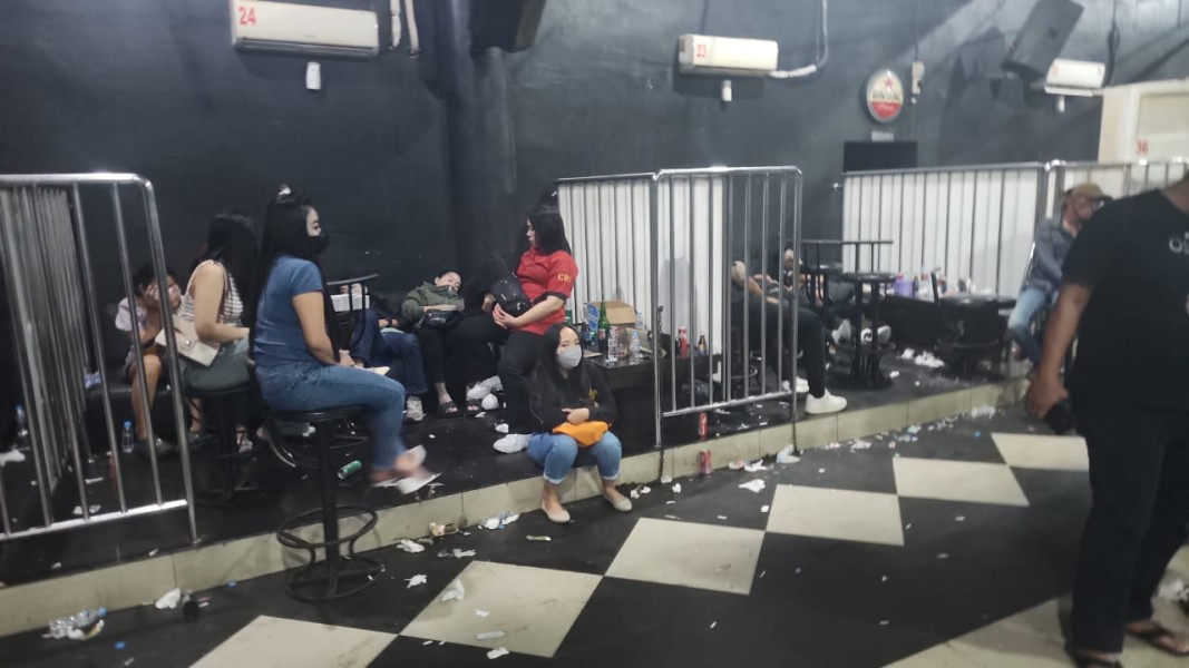 Ditnarkoba Polda Sumut Amankan 27 Orang Positif Narkoba Dalam Penggerebekan Cafe Dukuh Indah
