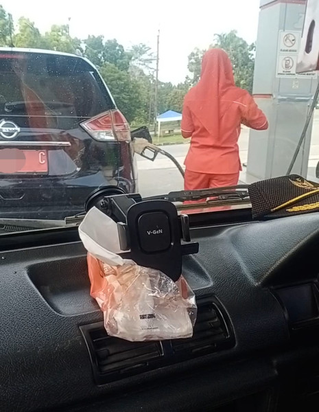 Mobil Dinas Plat Merah Kepergok Isi BBM Subsidi Jenis Pertalite di Wilayah Kabupaten Pelalawan