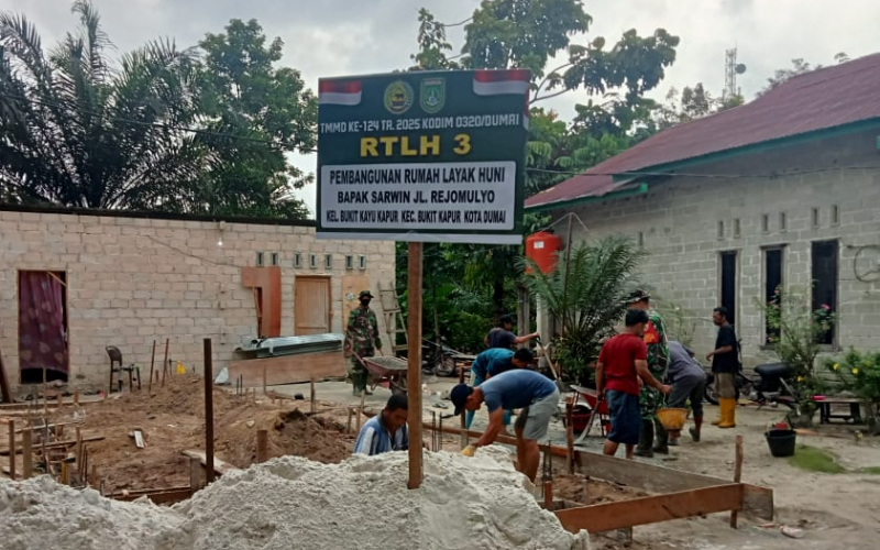 Tingkatkan Kualitas Hidup Masyarakat, TMMD ke 124 Kodim 0320 Dumai Perbaiki RTLH