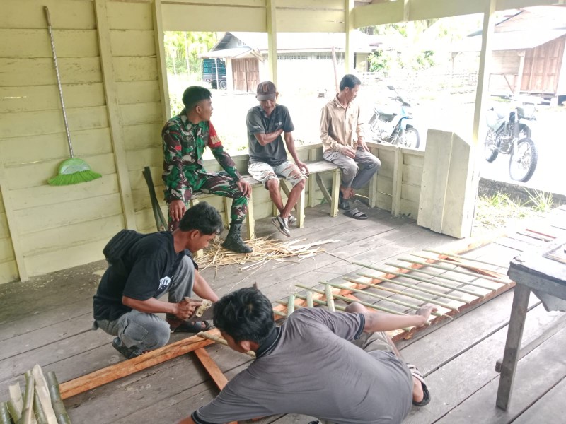 Babinsa Koramil 06/Merbau Dorong Penguatan Persatuan Melalui Komsos Kampung Pancasila