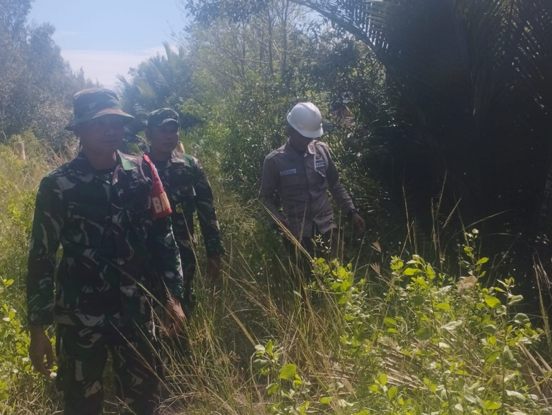 Sinergi Babinsa dan Masyarakat, Upaya Pencegahan Karhutla di Wilayah Koramil 06/Merbau