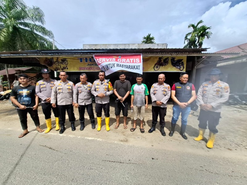 Kapolres Tapsel Resmikan Bengkel Servis Gratis untuk Warga Terdampak Banjir Bandang di Batang Toru