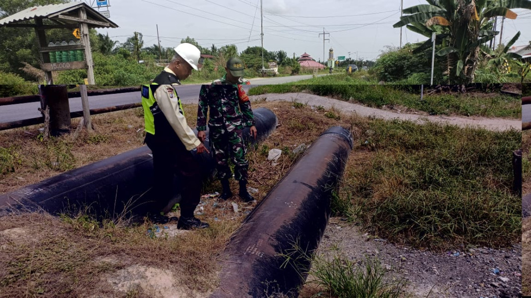 Peninjauan Jalur Pipa Minyak Pertamina Oleh Babinsa Serda M Andi Darmawan