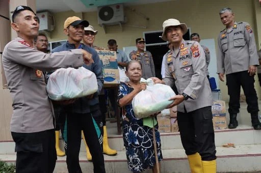 118 Warga Rusunawa dan 21 Pengungsi Terima Bantuan Sembako dari Polres Tapteng