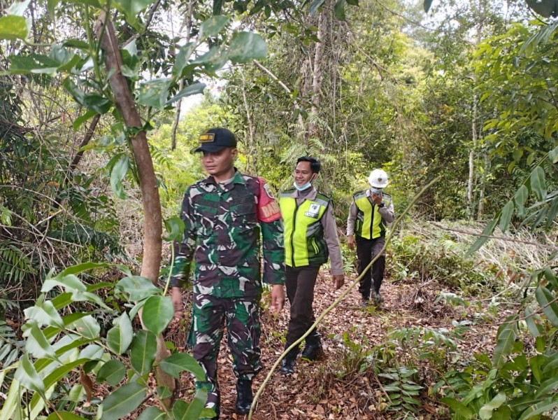 Babinsa Koramil 06/Merbau Rutin Patroli Karhutla Bersama Warga, Tekan Potensi Kebakaran Lahan