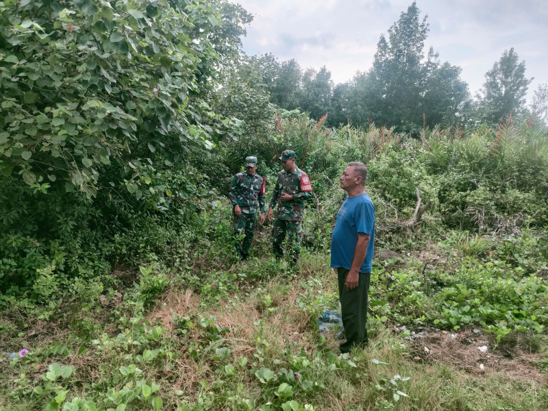 Sosialisasi dan Patroli Karhutla, Babinsa Tasik Putri Puyu Imbau Warga Jaga Hutan