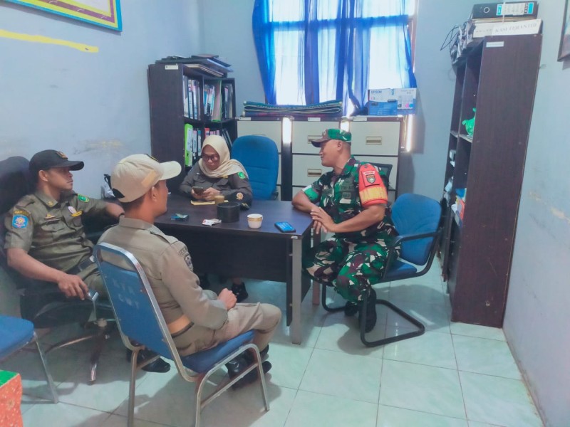 Babinsa Edukasi Warga Kampung Pancasila untuk Hidup Bersih dan Saling Menghargai