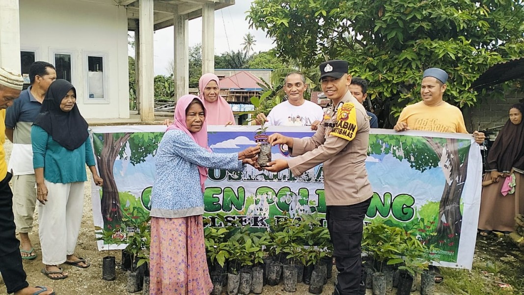 Dukung Program Green Policing, Polsek Rambah Tanam Ratusan Pohon di Bantaran Sungai Desa Koto Tinggi