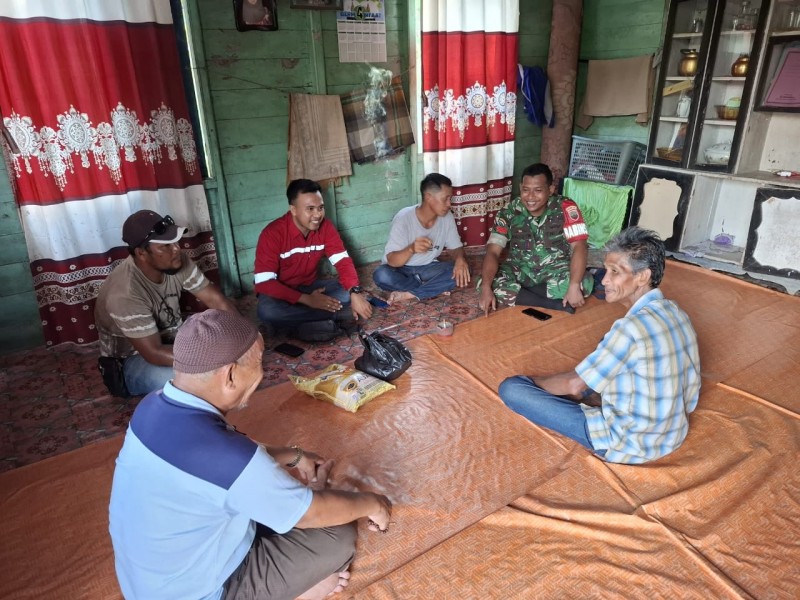 Praka Rahmad Anggota Koramil 06/Merbau Gelar Komsos Bersama Warga di Kampung Pancasila
