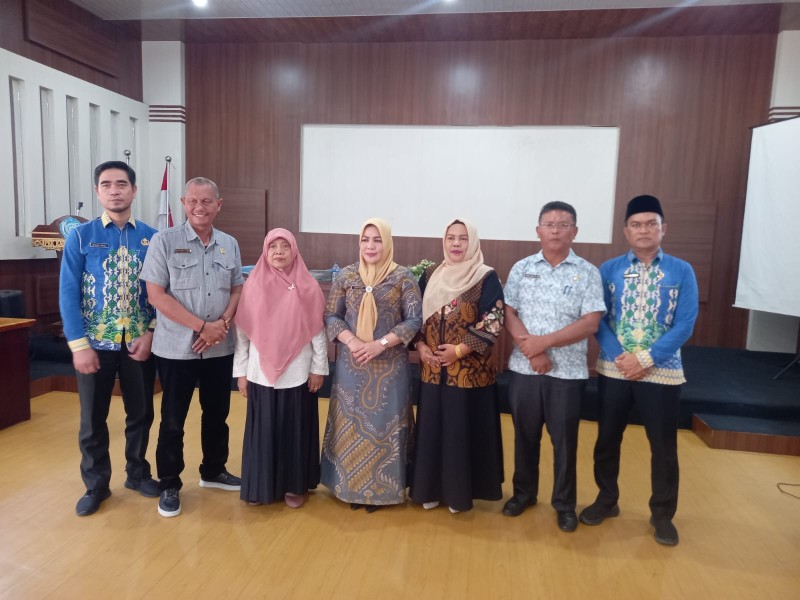 Ibu Dewan Pembina Yayasan Pendidikan Pemkab Labuhan Batu Hj.Wan Juma Sari Dewi Melantik Kepsek SMPS Pemda