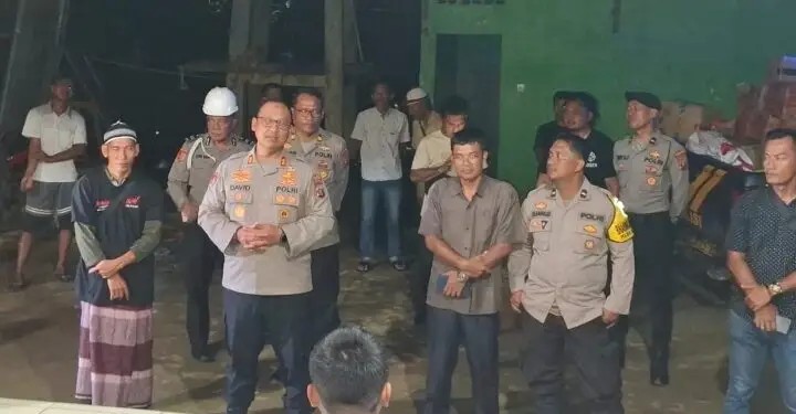 Kapolres Langkat Salurkan Bantuan Sosial kepada Warga Terdampak Banjir di Pangkalan Brandan