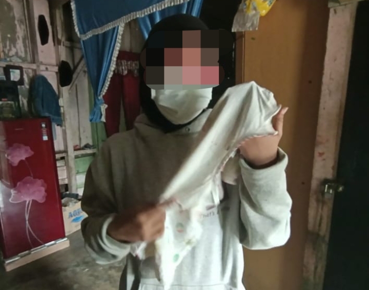 Tragis, Seorang Ibu Muda Di Rokan Hulu Riau, Dipaksa Layani Empat Pria Didepan Putrinya