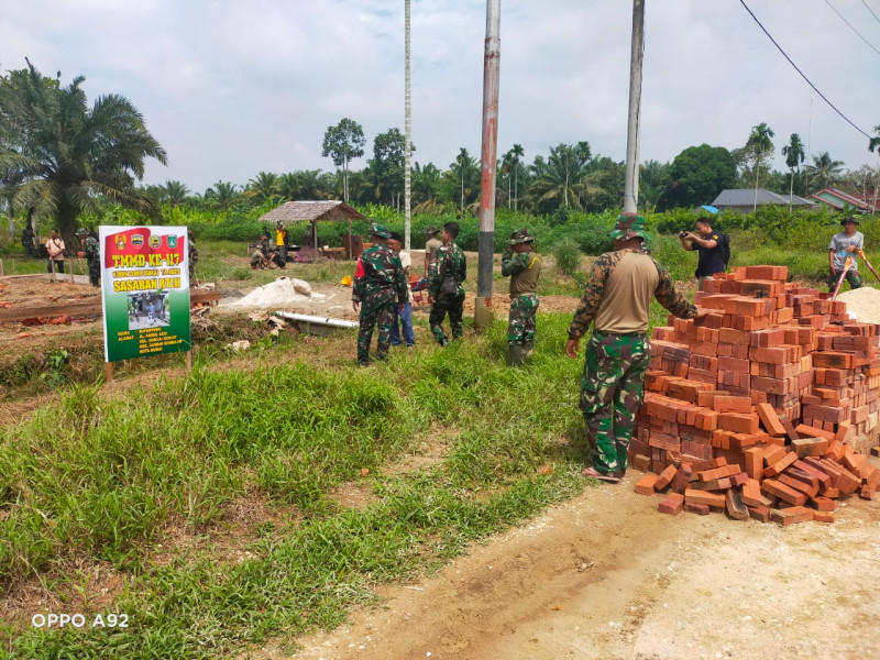 TMMD ke-117, Letkol Inf Anthony Tri Wibowo Turun Langsung Dalam Pelaksanaan Pembangunan RTLH Untuk Masyarakat