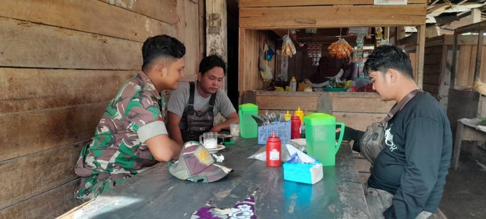 Kompak Bersama Warga, Babinsa Kampung Pancasila Siap Hadapi Tantangan Wilayah