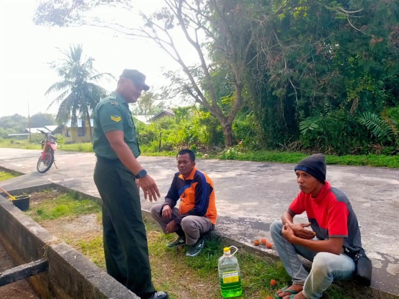 Lewat Silaturahmi, Babinsa Teluk Belitung Teguhkan Nilai Pancasila di Tengah Masyarakat