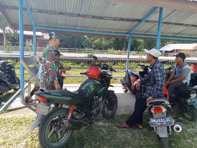 Silaturahmi Babinsa Koramil 06/Merbau, Eratkan Hubungan dengan Masyarakat